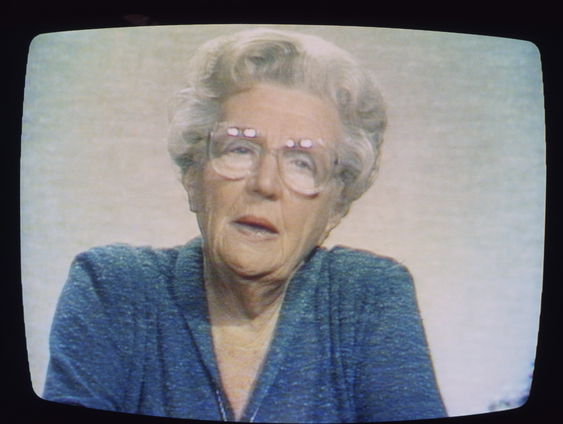 Hoe gaan de journalisten om met het aftreden van Juliana?