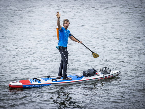 Plastic Soup Surfer Merijn Tinga supt naar de paus in Rome