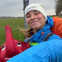 Een jaar wandelen zonder vaste slaapplek: Roos gaat op zoek naar de ander