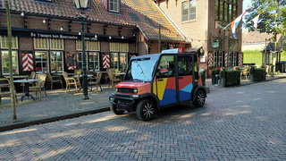 Broers Pim en Tom rijden gratis ritjes voor ouderen