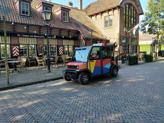 Broers Pim en Tom rijden gratis ritjes voor ouderen