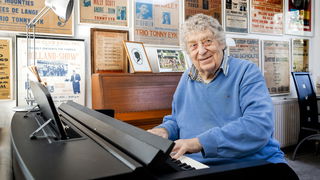 Componist en musicus Tonny Eyk op 85-jarige leeftijd overleden