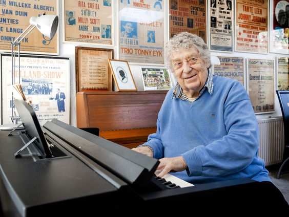 Componist en musicus Tonny Eyk op 85-jarige leeftijd overleden