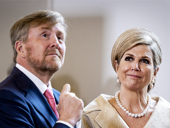 Anneke staat in Winsum tegenover de koning