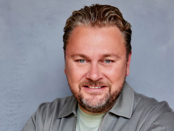 Wesly Bronkhorst brengt met zijn nieuwe single een ode aan Amsterdam!