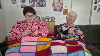 Almeerse brei-duo wapent daklozen tegen naderende vorst