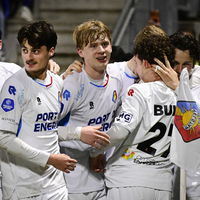 Tante Dicky moedigt haar Telstar aan