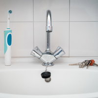 Er is nu een electrische tandenborstel met camera. Maar hoe zag de eerste e ...