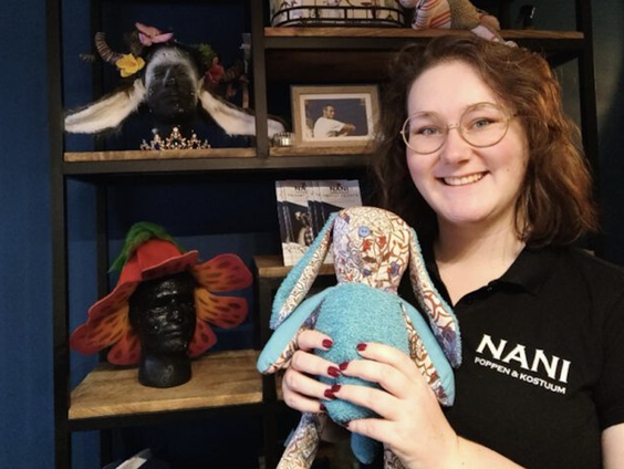 Nina de Vet geeft dierbare kleding een tweede leven als bijzondere Troost Teddy’s