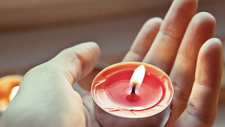 Lichtjestocht van Leger des Heils voor overleden dakloze mensen