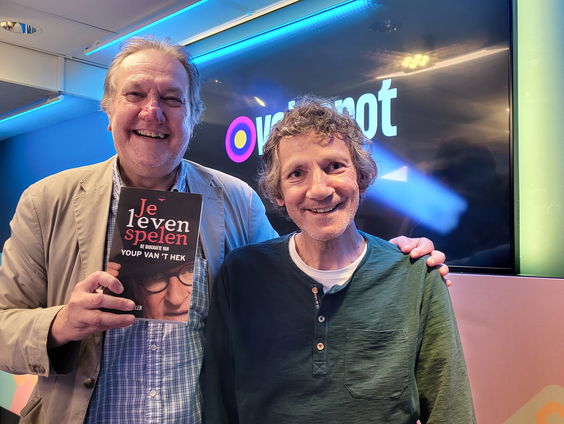 Frank Verhallen schreef de biografie van Youp van 't Hek