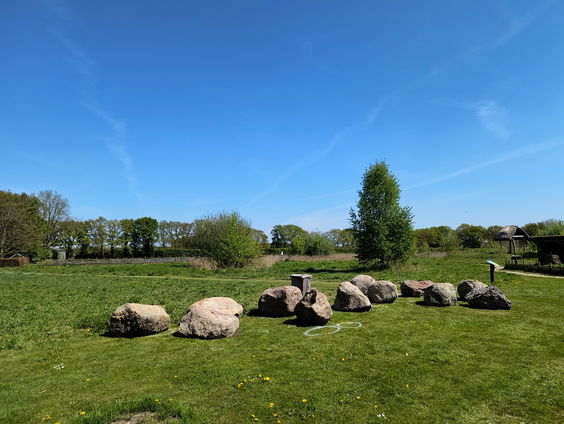 300 jaar oude keien uit Hoornse dijk keren terug naar Drenthe