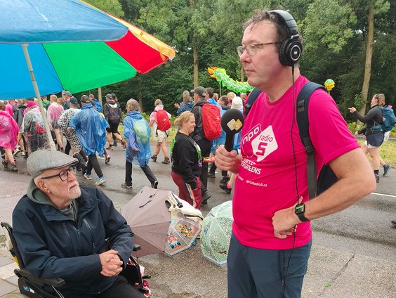 Bert ontmoet survivors, wanhopigen en kleurrijke types onderweg