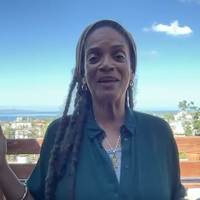 Aldith Hunkar feliciteert Arbeidsvitaminen