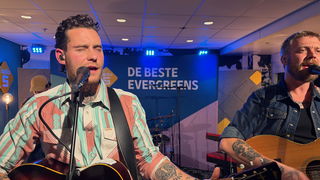 Douwe Bob schittert op de Evergreen Top 1000 Party