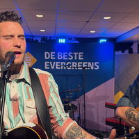 Douwe Bob schittert op de Evergreen Top 1000 Party