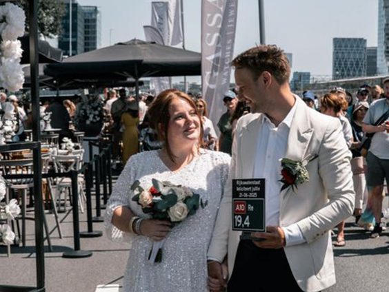 Dominique en Milan trouwen op de A10