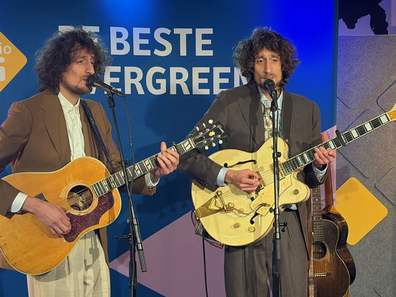 Tangarine brengt sfeervol optreden bij Evergreen Top 1000 Party