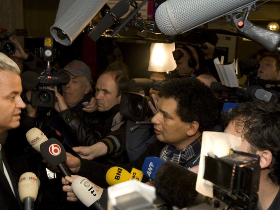 Waar iets gebeurde was Journaal-verslaggever Gerri Eickhof, nu blikt hij terug in zijn memoires