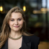 Vajèn van den Bosch over de film 'EB' en het 50-jarig jubileum van Evita