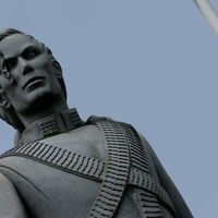 Wie weet een plekje voor dit iconische Michael Jackson-standbeeld?