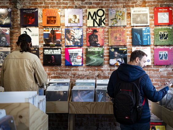 Vinyl en cd maken comeback: de charme van tastbare muziek
