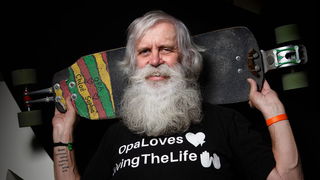 Arthur Dijkstra gaat per longboard naar Italie voor Kika