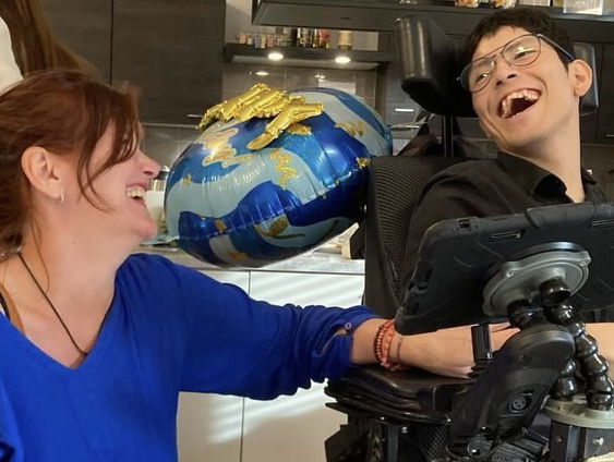 Stuur jij Carlos ook een opkikker?