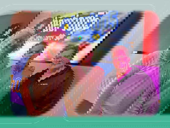 Lief gebaar: Malicha verdiende met eigen gemaakte armbandjes haar gekregen seizoenskaart voor FC Groningen