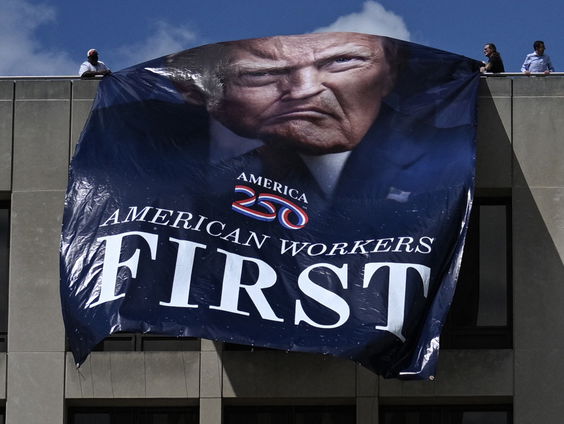 Kan Trump zomaar iedereen ontslaan?