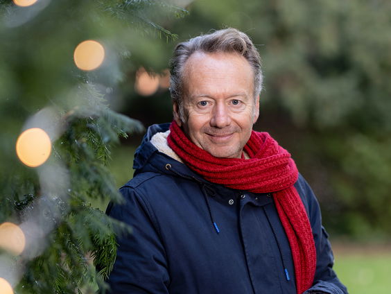 Joris Linssen zoekt verhalen voor in de kerstboom