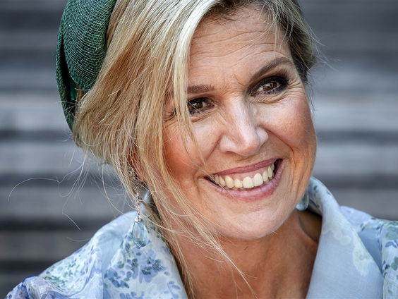 Koningin Maxima heropent vernieuwd Museum Hindeloopen.