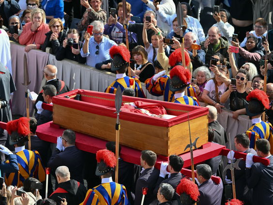 Wereld neemt afscheid van paus Franciscus