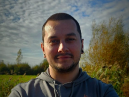 Jeffrey helpt samen met hond Elvis dierbaren terug te vinden na een vermissing