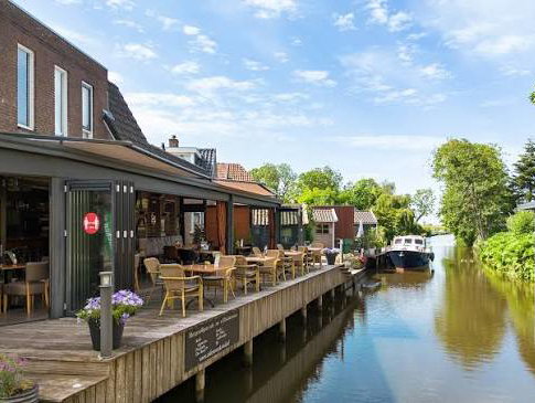 Café met bijzondere elfstedentraditie staat te koop