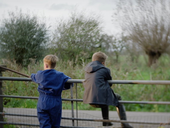 Veertig jaar na zijn dood vertelt Koert Davidse het verhaal van zijn broer Bart