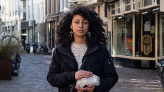 Acht stenen in Leeuwarden vertellen persoonlijke verhalen over eenzaamheid