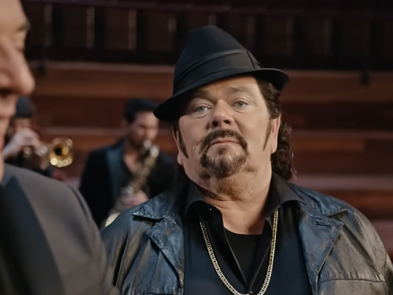 Theo Hazes kruipt in de huid van zijn broer André