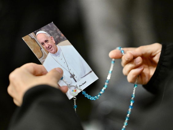 Gezondheid paus Franciscus onzeker: wat betekent dit voor het Vaticaan?