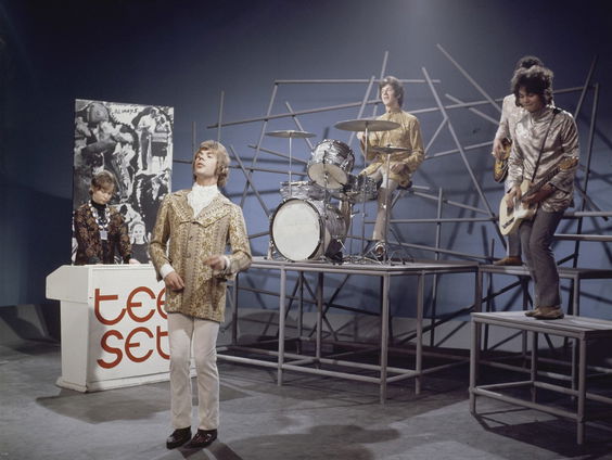 Polle Eduard belt in en babbelt mee over de Jaren 60