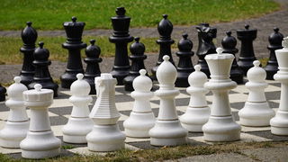 XL-schaakbord in Amsterdam is terug