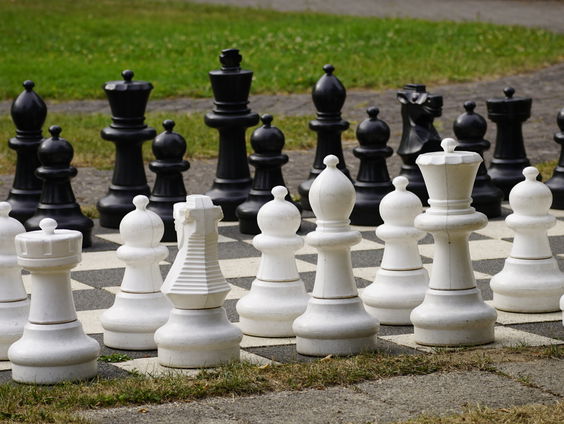 XL-schaakbord in Amsterdam is terug