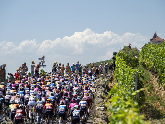 Daarom wordt de borstomvang van renners gemeten bij de Tour de France Femms