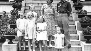 Van nu naar toen: Juliana en Bernard nemen hun intrek op Soestdijk (1937)