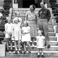 Van nu naar toen: Juliana en Bernard nemen hun intrek op Soestdijk (1937)