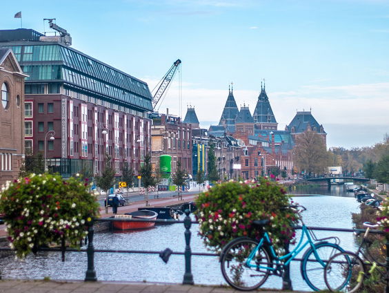 Casper van der Veen schrijft boek over 100 Amsterdamse straatnamen