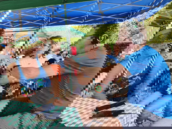 Bert pakt even een stoel op weg naar zijn eerste mijlpaal