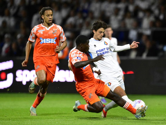 Tante Dicky juicht Telstar naar de winst tegen FC Volendam