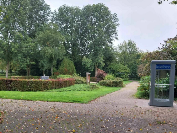 Bellen met een overledene op begraafplaats Lelystad
