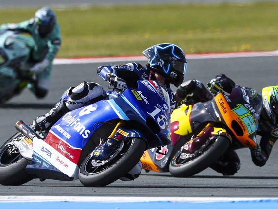 Oud-kankerpatiënt Sander (16) scheurt over TT-circuit Assen